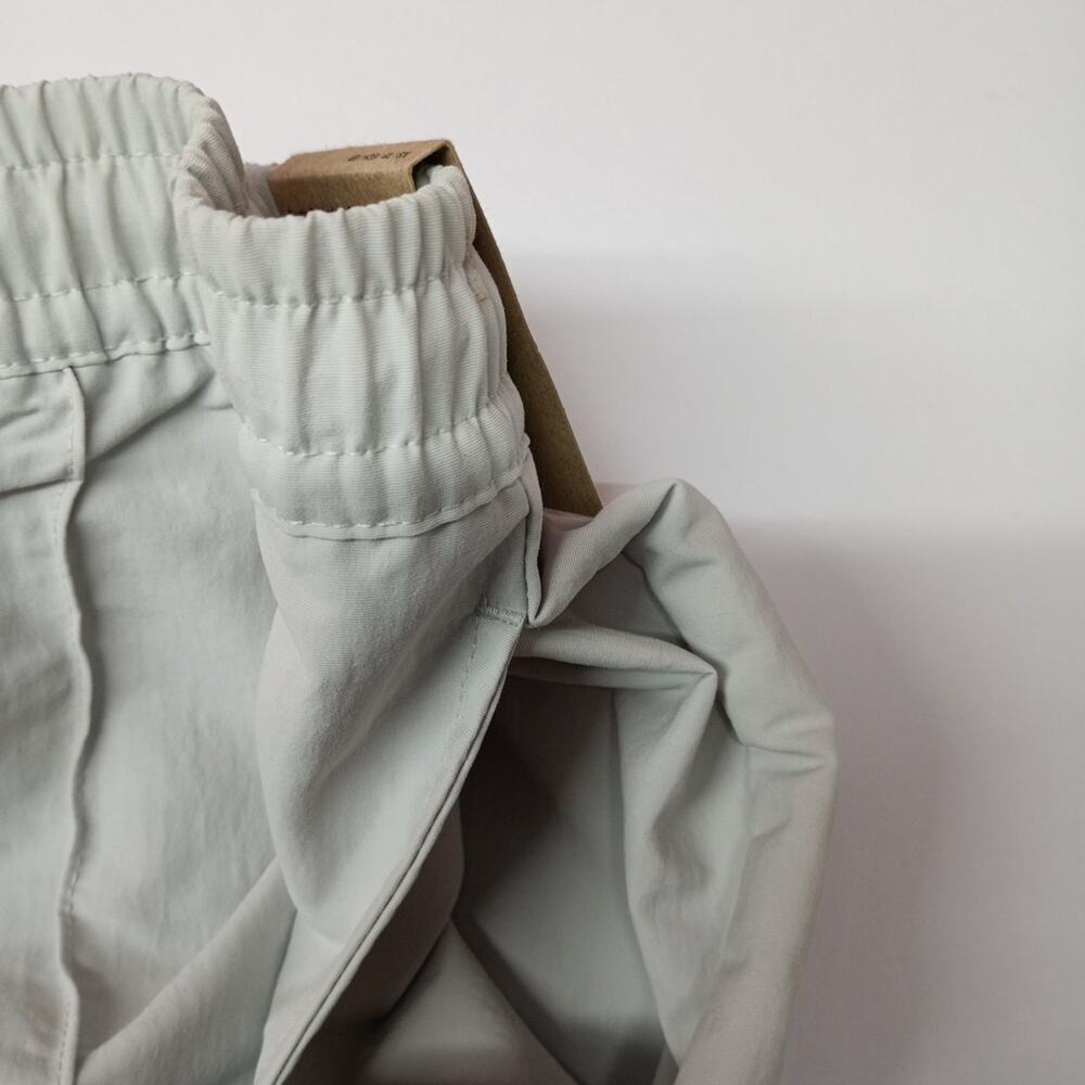 Nike Shorts Women's Size XS Silver Woven Mid Rise 5" Inseam - Picture 2 of 8